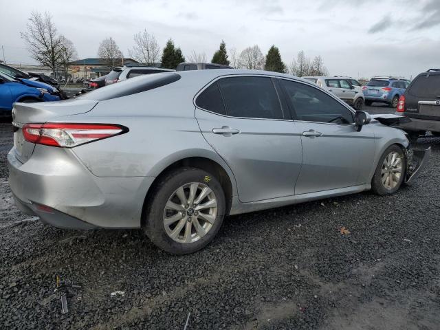 4T1B11HK5JU088230 - 2018 TOYOTA CAMRY L SILVER photo 3