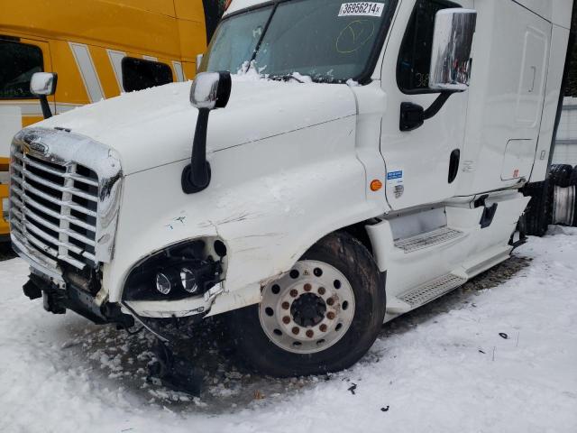 3AKJGLDV5GSHM6668 - 2016 FREIGHTLINER CASCADIA 1 WHITE photo 9