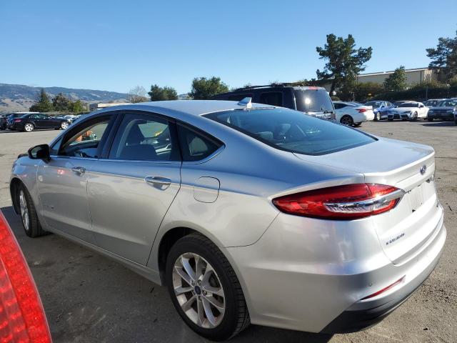 3FA6P0LU7KR109620 - 2019 FORD FUSION SE SILVER photo 2