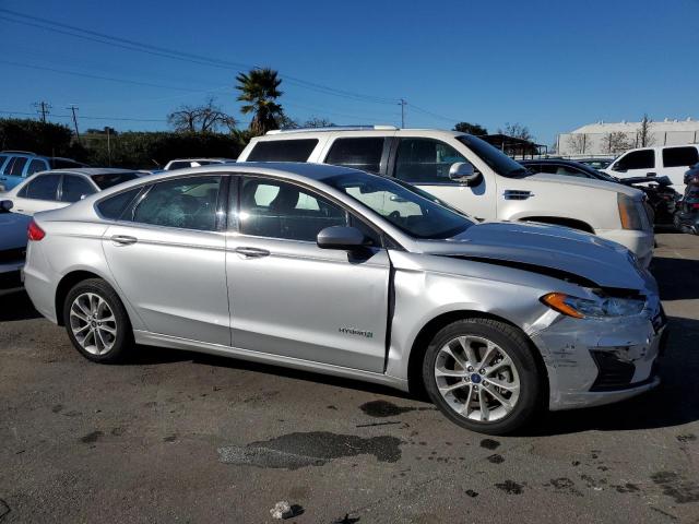 3FA6P0LU7KR109620 - 2019 FORD FUSION SE SILVER photo 4