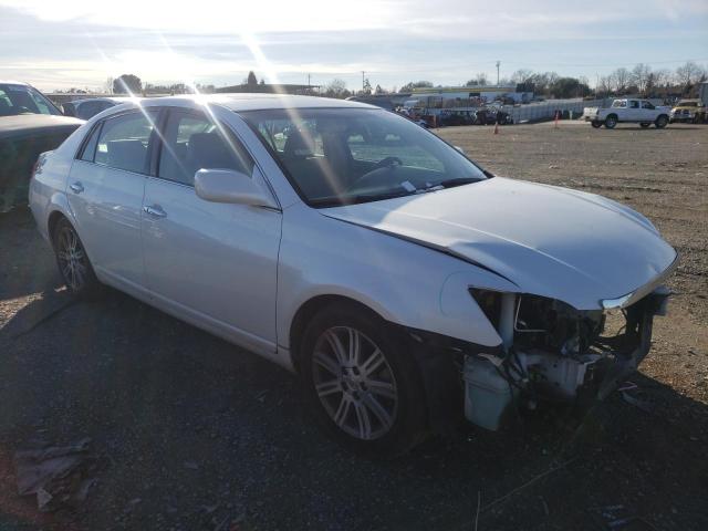 4T1BK36B68U269276 - 2008 TOYOTA AVALON XL WHITE photo 4