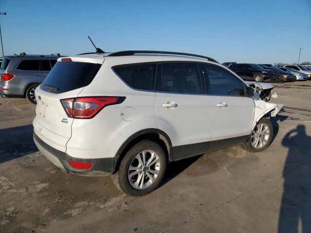 1FMCU0HD5JUA84329 - 2018 FORD ESCAPE SEL WHITE photo 3