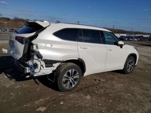 5TDGZRBHXMS535741 - 2021 TOYOTA HIGHLANDER XLE WHITE photo 3