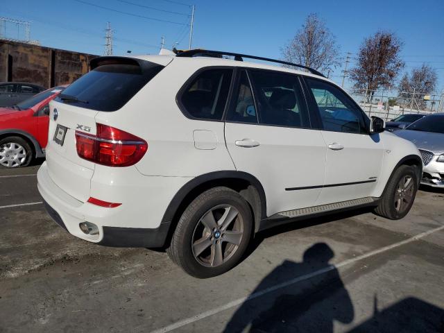 5UXZW0C56BL368664 - 2011 BMW X5 XDRIVE35D WHITE photo 3