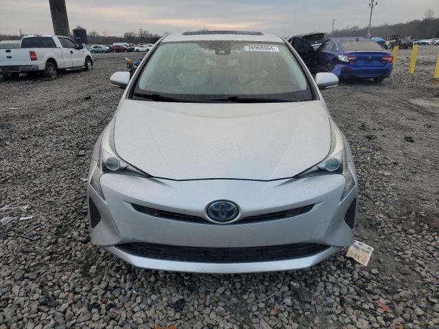 JTDKARFU2J3055568 - 2018 TOYOTA PRIUS SILVER photo 5