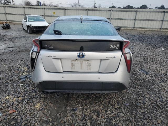 JTDKARFU2J3055568 - 2018 TOYOTA PRIUS SILVER photo 6