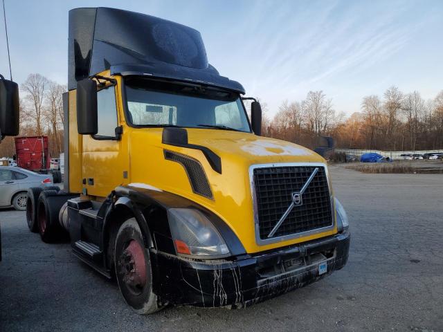 4V4NC9EH6GN939672 - 2016 VOLVO VN VNL TWO TONE photo 1