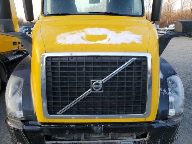 4V4NC9EH6GN939672 - 2016 VOLVO VN VNL TWO TONE photo 7