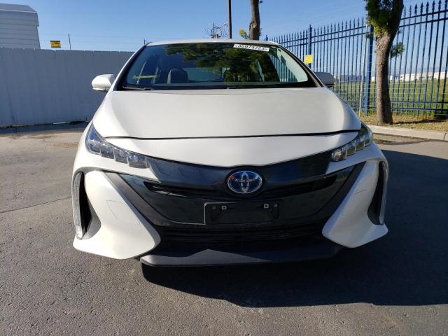 JTDKARFP4H3010345 - 2017 TOYOTA PRIUS PRIM WHITE photo 5