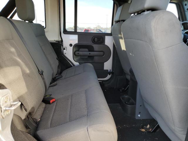 1J4GA59178L585183 - 2008 JEEP WRANGLER U SAHARA SILVER photo 11