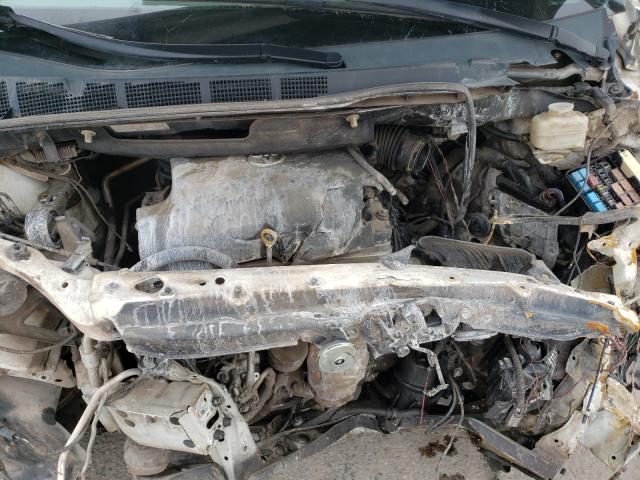 5TDYK3DC6BS121988 - 2011 TOYOTA SIENNA XLE WHITE photo 7