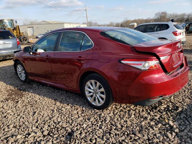 4T1B11HK3JU614807 - 2018 TOYOTA CAMRY L RED photo 2