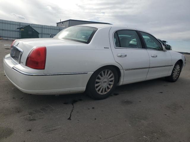 1LNHM81W73Y671482 - 2003 LINCOLN TOWN CAR EXECUTIVE WHITE photo 3