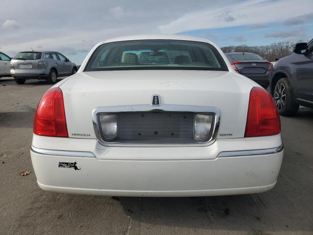 1LNHM81W73Y671482 - 2003 LINCOLN TOWN CAR EXECUTIVE WHITE photo 6