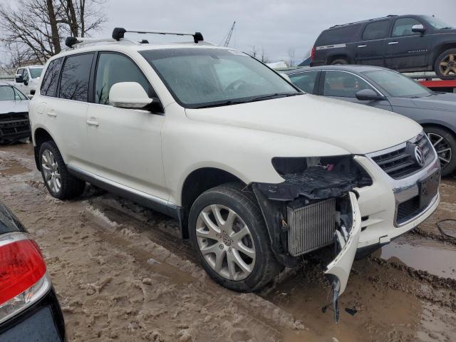 WVGFM77L99D037153 - 2009 VOLKSWAGEN TOUAREG 2 V6 TDI WHITE photo 4