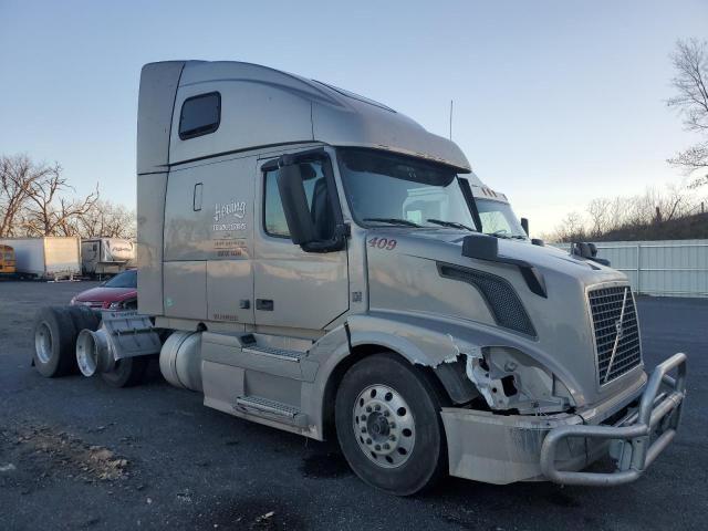 4V4NC9EH4HN992632 - 2017 VOLVO VN VNL GRAY photo 1