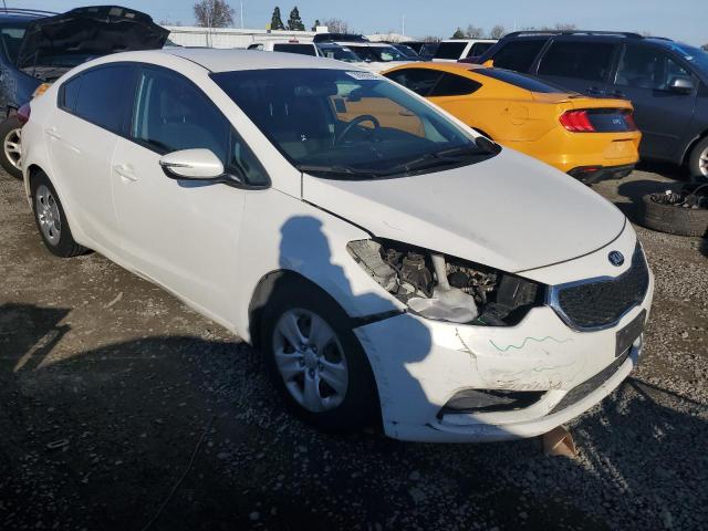 KNAFX4A67G5550239 - 2016 KIA FORTE LX WHITE photo 4