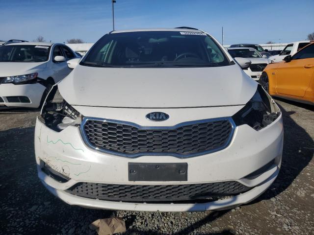 KNAFX4A67G5550239 - 2016 KIA FORTE LX WHITE photo 5