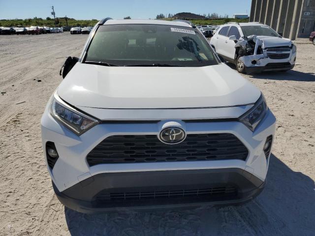 JTMA1RFV6KD025490 - 2019 TOYOTA RAV4 XLE PREMIUM WHITE photo 5