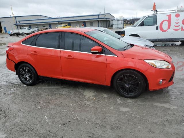 1FAHP3H26CL196332 - 2012 FORD FOCUS SEL RED photo 4