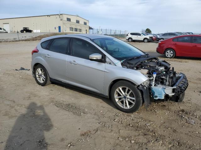 1FADP3KE7FL365408 - 2015 FORD FOCUS SE SILVER photo 4