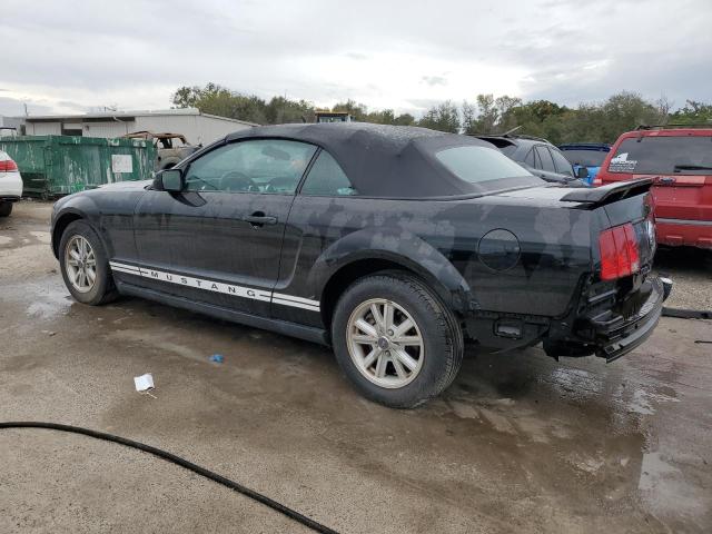 1ZVFT84N865207816 - 2006 FORD MUSTANG BLACK photo 2