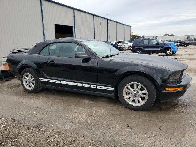 1ZVFT84N865207816 - 2006 FORD MUSTANG BLACK photo 4