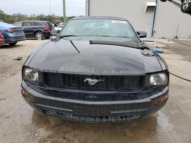 1ZVFT84N865207816 - 2006 FORD MUSTANG BLACK photo 5