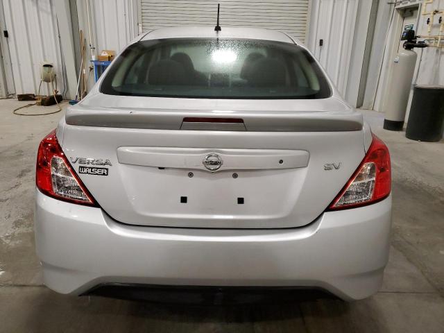 3N1CN7APXKL859642 - 2019 NISSAN VERSA S SILVER photo 6