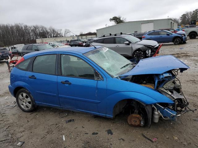 3FAFP37362R155569 - 2002 FORD FOCUS ZX5 BLUE photo 4