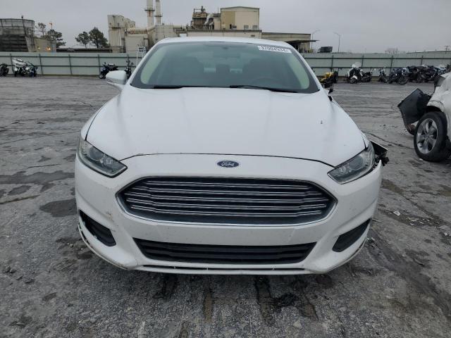 3FA6P0H70FR150728 - 2015 FORD FUSION SE WHITE photo 5