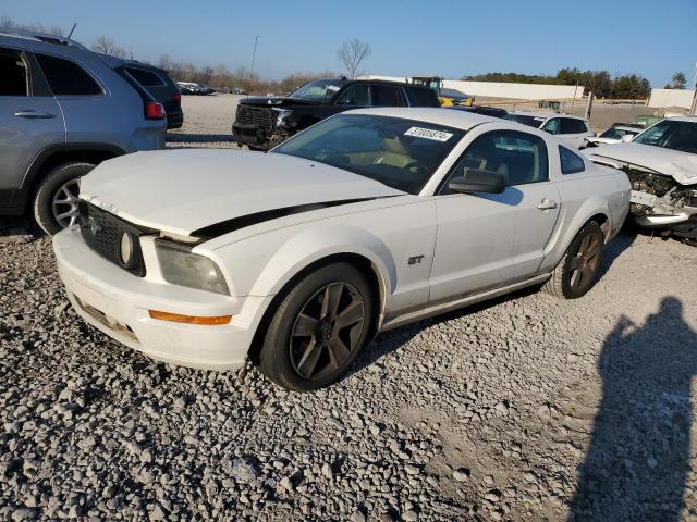 1ZVFT82H965112548 - 2006 FORD MUSTANG GT WHITE photo 1