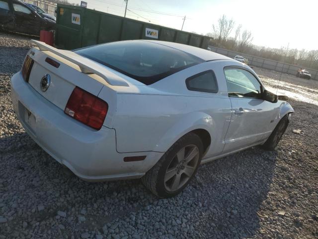 1ZVFT82H965112548 - 2006 FORD MUSTANG GT WHITE photo 3