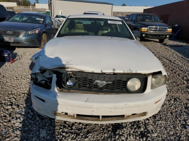 1ZVFT82H965112548 - 2006 FORD MUSTANG GT WHITE photo 5