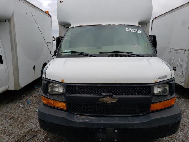 1GBJG31U071250267 - 2007 CHEVROLET G3100 WHITE photo 5