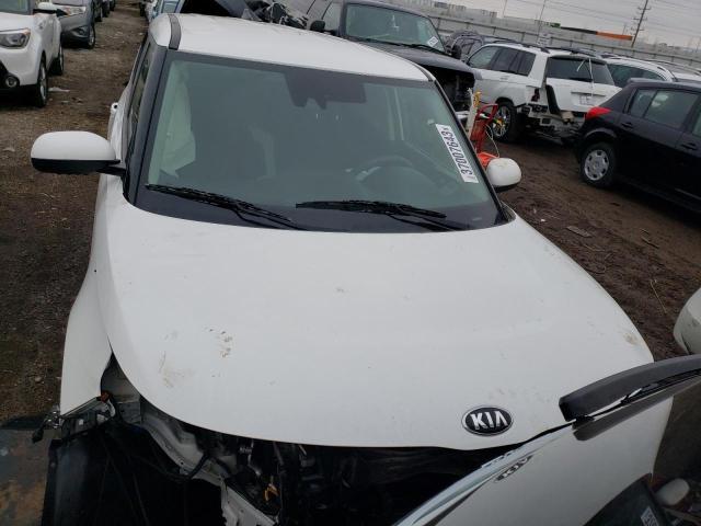 KNDJ23AU6L7059471 - 2020 KIA SOUL LX WHITE photo 5