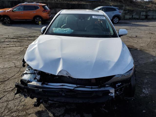 4T1S31AK0PU048165 - 2023 TOYOTA CAMRY SE NIGHT SHADE WHITE photo 5