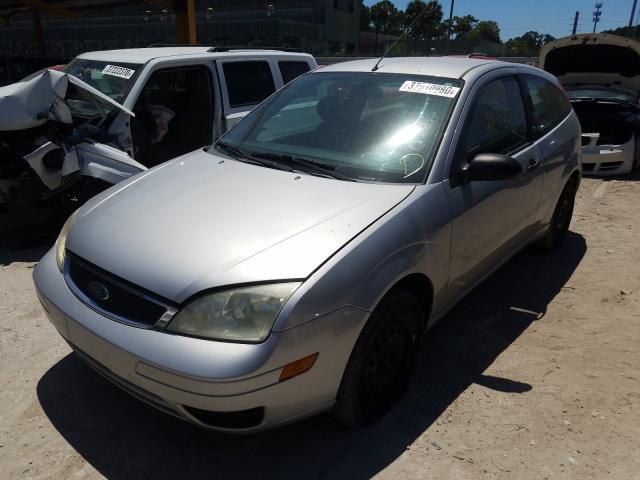 3FAFP31N15R110960 - 2005 FORD FOCUS ZX3  photo 2