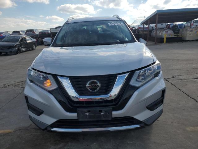 KNMAT2MT4JP561130 - 2018 NISSAN ROGUE S SILVER photo 5