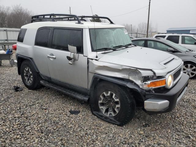 JTEZU11F98K001261 - 2008 TOYOTA FJ CRUISER SILVER photo 4