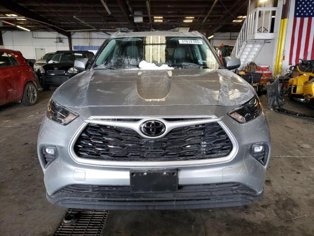 5TDHZRBH6NS195932 - 2022 TOYOTA HIGHLANDER XLE SILVER photo 5