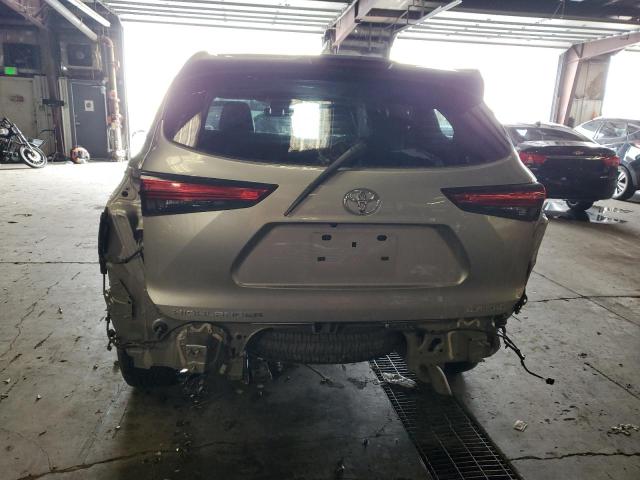 5TDHZRBH6NS195932 - 2022 TOYOTA HIGHLANDER XLE SILVER photo 6