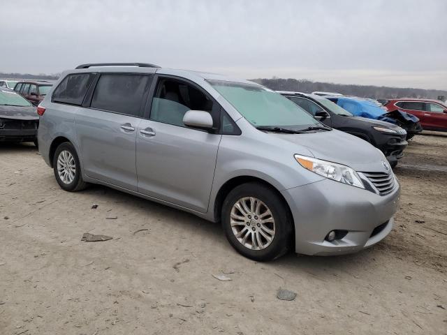 5TDYK3DC1GS732163 - 2016 TOYOTA SIENNA XLE SILVER photo 4