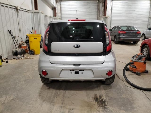 KNDJP3A50K7015765 - 2019 KIA SOUL + SILVER photo 6