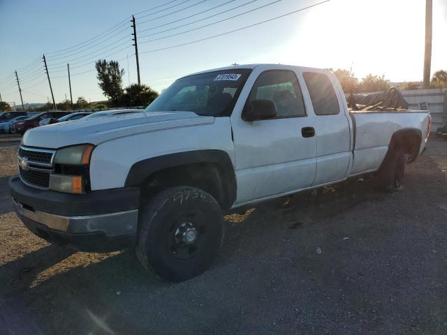 1GCHC29U16E124592 - 2006 CHEVROLET SILVERADO C2500 HEAVY DUTY WHITE photo 1