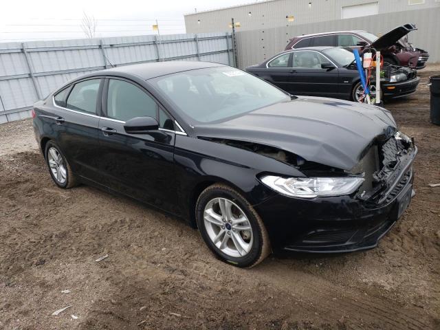 3FA6P0H7XJR179906 - 2018 FORD FUSION SE BLACK photo 4