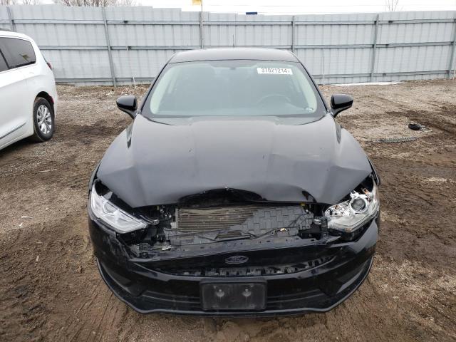 3FA6P0H7XJR179906 - 2018 FORD FUSION SE BLACK photo 5