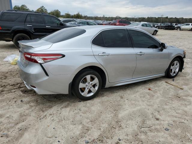 4T1B61HK4JU027548 - 2018 TOYOTA CAMRY XSE SILVER photo 3