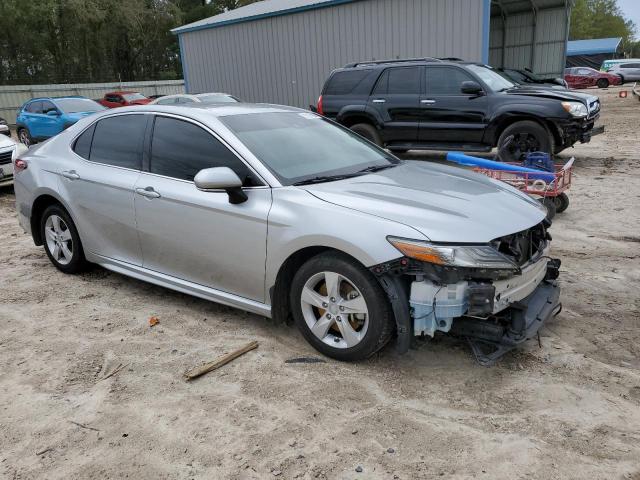 4T1B61HK4JU027548 - 2018 TOYOTA CAMRY XSE SILVER photo 4