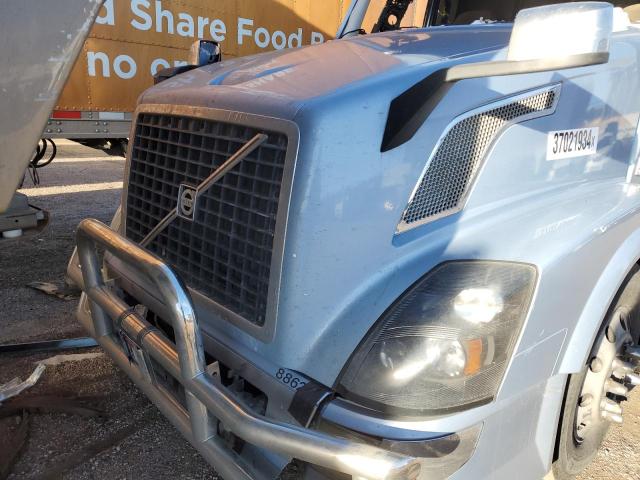 4V4NC9EH5JN886275 - 2018 VOLVO VN VNL BLUE photo 7